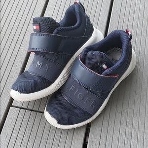 Tommy Hilfiger boys sneakers. Size 11.